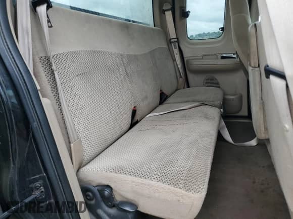 2000 Ford F-150 XL z VIN 1FTRX17L2YNA44461, wystawiony jako Copart lot #84027265 z przebiegiem Nie podano mil oraz Czysty tytuł • Clean title. Historia ofert i sprzedaży dostępna na DreamBid. Obrazek 10.