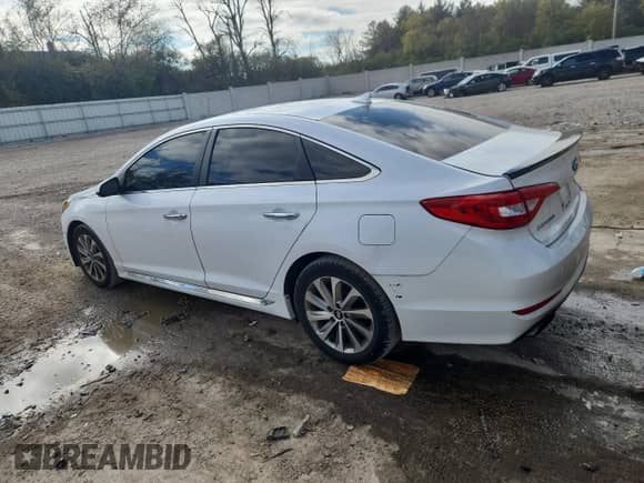 2015 Hyundai Sonata Limited with VIN 5NPE34AF3FH087539, listed as a Copart auction lot 82527895 with 242,725 mi miles and Clean title. Bid and sale history available at DreamBid. Image 2.