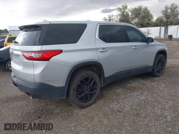 2019 Chevrolet Traverse LS z VIN 1GNERFKW5KJ314599, wystawiony jako IAAI lot #43197716 z przebiegiem 102 349 mil mil oraz . Historia ofert i sprzedaży dostępna na DreamBid. Obrazek 4.