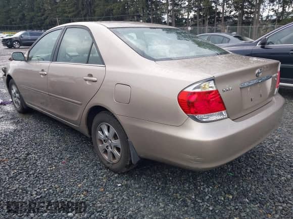 2005 Toyota Camry LE с VIN 4T1BF32K15U594407, выставлен на аукционе IAAI как лот 41490130 с пробегом 117 389 миль миль и . История ставок и продаж доступна на DreamBid. Изображение 3.
