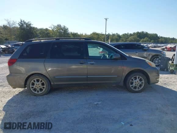 2004 Toyota Sienna XLE z VIN 5TDZA22C24S216460, wystawiony jako IAAI lot #43482595 z przebiegiem 289 353 mil mil oraz . Historia ofert i sprzedaży dostępna na DreamBid. Obrazek 13.