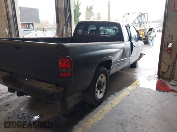 1998 Dodge RAM with VIN 3B7KC22D1WG134449, listed as a IAAI auction lot 41193466 with 388,416 mi miles and . Bid and sale history available at DreamBid. Image 4.