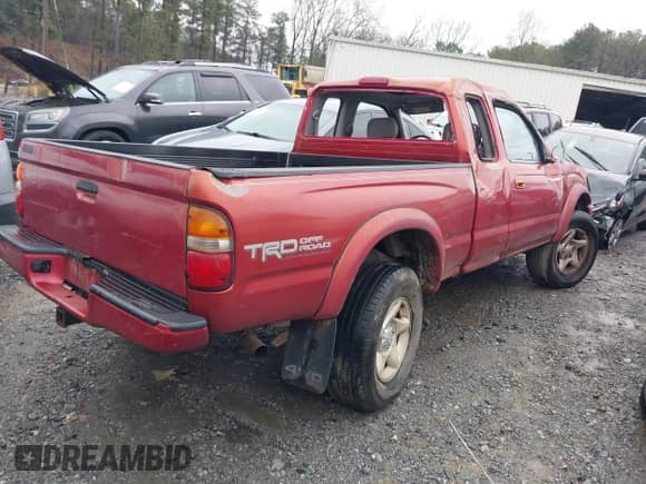 2001 Toyota Tacoma с VIN 5TEWN72N61Z805046, выставлен на аукционе IAAI как лот 41853520 с пробегом 353 336 миль миль и . История ставок и продаж доступна на DreamBid. Изображение 4.