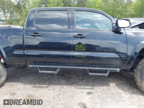 2021 Toyota Tacoma SR5 z VIN 5TFDZ5BN2MX064938, wystawiony jako IAAI lot #42013109 z przebiegiem 40 620 mil mil oraz . Historia ofert i sprzedaży dostępna na DreamBid. Obrazek 13.