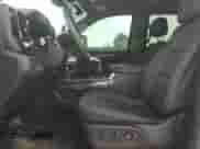 2024 Chevrolet Silverado 2500HD LTZ z VIN 2GC4YPEY8R1188561, wystawiony jako Copart lot #61419725 z przebiegiem 13 902 mil mil oraz Szkoda całkowita • Salvage title. Historia ofert i sprzedaży dostępna na DreamBid. Obrazek 7.