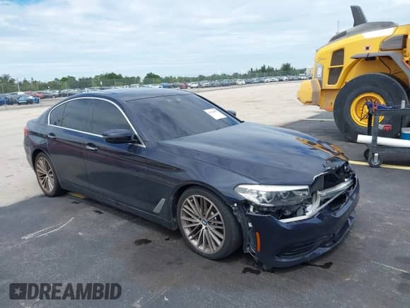 2018 BMW 5 Series 530i с VIN WBAJA5C58JG899041, выставлен на аукционе IAAI как лот 43254657 с пробегом 70 801 миль миль и . История ставок и продаж доступна на DreamBid. Изображение 1.