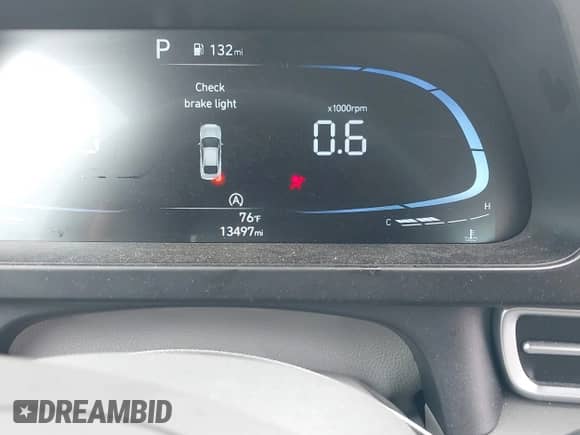 2024 Hyundai Elantra SE z VIN KMHLL4DGXRU817934, wystawiony jako IAAI lot #42659416 z przebiegiem 13 497 mil mil oraz . Historia ofert i sprzedaży dostępna na DreamBid. Obrazek 16.