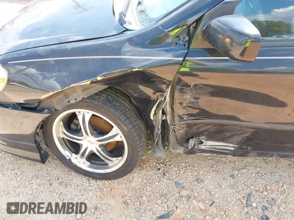 2004 Toyota Corolla CE with VIN 2T1BR32E34C259649, listed as a IAAI auction lot 43214240 with 184,252 mi miles and . Bid and sale history available at DreamBid. Image 6.