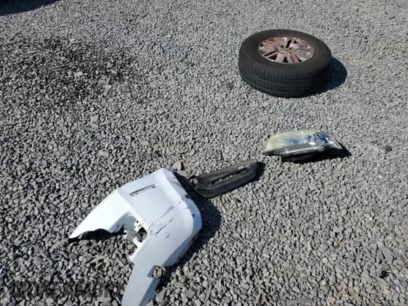 2007 Mercury Mariner Premier with VIN 4M2CU97107KJ12925, listed as a Copart auction lot 62371895 with 141,576 mi miles and Salvage title. Bid and sale history available at DreamBid. Image 13.