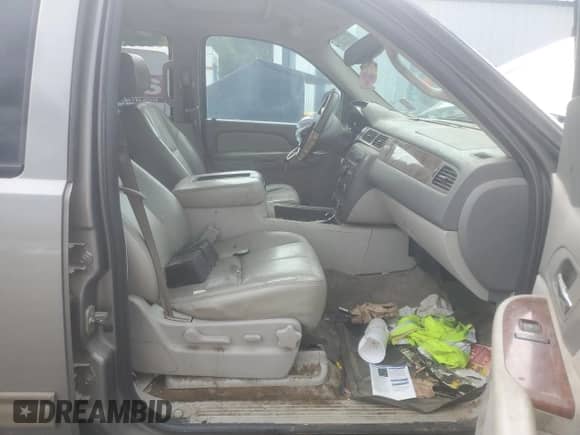 2009 Chevrolet Avalanche 2LT с VIN 3GNEC22J19G276282, выставлен на аукционе Copart как лот 60265305 с пробегом 389 555 миль миль и Списание • Salvage title. История ставок и продаж доступна на DreamBid. Изображение 7.