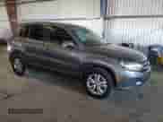 2013 Volkswagen Tiguan S z VIN WVGBV3AX5DW580870, wystawiony jako Copart lot #81127815 z przebiegiem 189 620 mil mil oraz Szkoda całkowita • Salvage title. Historia ofert i sprzedaży dostępna na DreamBid. Obrazek 4.