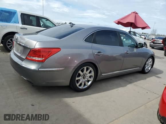 2011 Hyundai Equus Ultimate z VIN KMHGH4JF6BU030211, wystawiony jako Copart lot #47643285 z przebiegiem 95 045 mil mil oraz Szkoda całkowita • Salvage title. Historia ofert i sprzedaży dostępna na DreamBid. Obrazek 3.