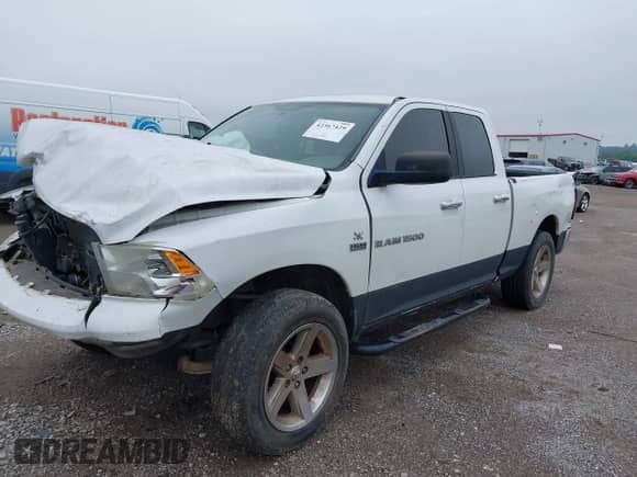2011 Ram 1500 SLT z VIN 1D7RV1GT0BS689985, wystawiony jako IAAI lot #42367429 z przebiegiem 267 133 mil mil oraz . Historia ofert i sprzedaży dostępna na DreamBid. Obrazek 17.