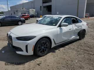 2024 BMW i4 eDrive35 z VIN WBY43AW03RFR59830, wystawiony jako Copart lot #70283535 z przebiegiem 23 026 mil mil oraz Szkoda całkowita • Salvage title. Historia ofert i sprzedaży dostępna na DreamBid. Obrazek 1.