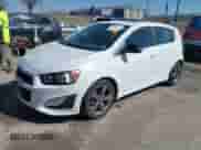 2013 Chevrolet Sonic RS z VIN 1G1JH6SB5D4146819, wystawiony jako IAAI lot #41742164 z przebiegiem 185 401 mil mil oraz . Historia ofert i sprzedaży dostępna na DreamBid. Obrazek 2.