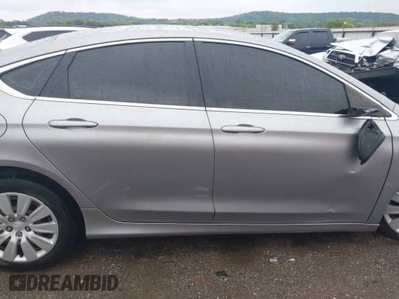 2015 Chrysler 200 LX with VIN 1C3CCCFB3FN588782, listed as a IAAI auction lot 43063716 with 190,669 mi miles and . Bid and sale history available at DreamBid. Image 13.