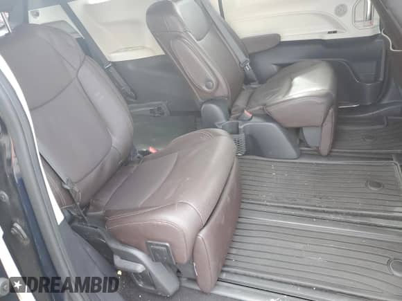 2023 Toyota Sienna Platinum z VIN 5TDESKFC2PS081491, wystawiony jako Copart lot #68216485 z przebiegiem 46 742 mil mil oraz Szkoda całkowita • Salvage title. Historia ofert i sprzedaży dostępna na DreamBid. Obrazek 10.