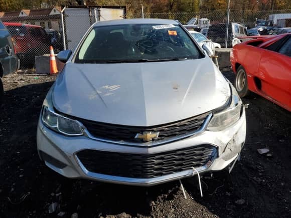 2017 Chevrolet Cruze LS z VIN 1G1BC5SM3H7175903, wystawiony jako Copart lot #90837485 z przebiegiem Nie podano mil oraz Szkoda całkowita • Salvage title. Historia ofert i sprzedaży dostępna na DreamBid. Obrazek 5.