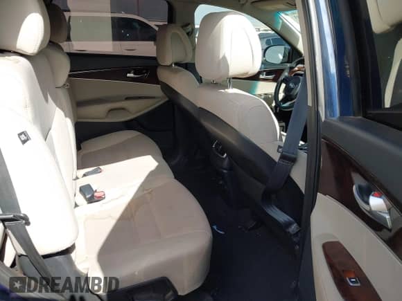 2017 Kia Sorento LX z VIN 5XYPGDA52HG194628, wystawiony jako IAAI lot #42868803 z przebiegiem 118 504 mil mil oraz . Historia ofert i sprzedaży dostępna na DreamBid. Obrazek 8.