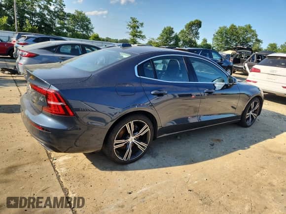 2022 Volvo S60 Inscription z VIN 7JRL12TL0NG161640, wystawiony jako Copart lot #66085155 z przebiegiem 48 025 mil mil oraz Szkoda całkowita • Salvage title. Historia ofert i sprzedaży dostępna na DreamBid. Obrazek 3.