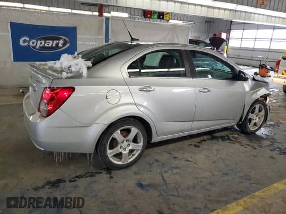 2013 Chevrolet Sonic LTZ z VIN 1G1JE5SH3D4123997, wystawiony jako Copart lot #45868825 z przebiegiem 120 913 mil mil oraz Szkoda całkowita • Salvage title. Historia ofert i sprzedaży dostępna na DreamBid. Obrazek 3.