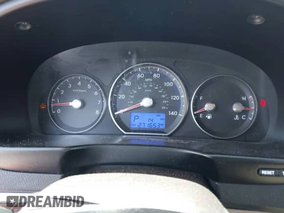 2011 Hyundai Santa Fe Limited с VIN 5XYZK4AG3BG049310, выставлен на аукционе IAAI как лот 42802619 с пробегом 271 653 миль миль и . История ставок и продаж доступна на DreamBid. Изображение 7.
