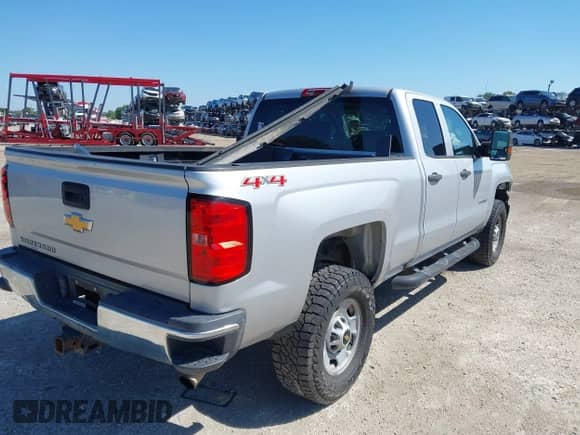 2016 Chevrolet Silverado 2500HD Work Truck z VIN 1GC2KUEG0GZ321171, wystawiony jako IAAI lot #42030973 z przebiegiem 202 173 mil mil oraz . Historia ofert i sprzedaży dostępna na DreamBid. Obrazek 4.