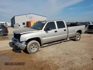 2004 Chevrolet Silverado 3500 SRW с VIN 1GCHK33264F203747, выставлен на аукционе Copart как лот 59185915 с пробегом 255 977 миль миль и Списание • Salvage title. История ставок и продаж доступна на DreamBid. Изображение 1.