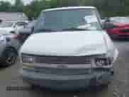 2002 Chevrolet Astro Cargo z VIN 1GCDM19X52B133954, wystawiony jako IAAI lot #42207190 z przebiegiem 413 567 mil mil oraz . Historia ofert i sprzedaży dostępna na DreamBid. Obrazek 12.