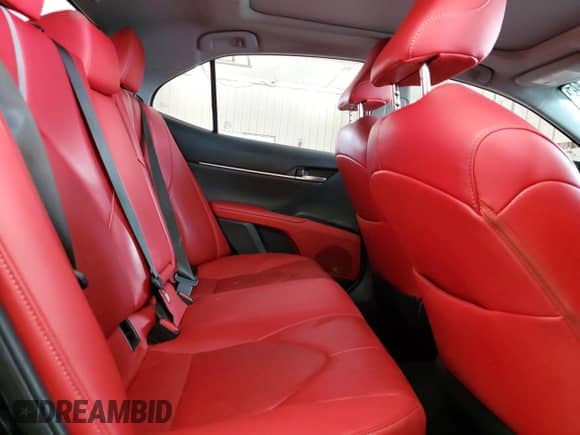 2019 Toyota Camry XSE z VIN 4T1B61HK7KU783750, wystawiony jako Copart lot #70703915 z przebiegiem 104 057 mil mil oraz Czysty tytuł • Clean title. Historia ofert i sprzedaży dostępna na DreamBid. Obrazek 10.