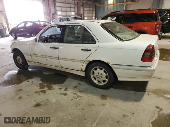 1999 Mercedes-Benz C 230/260/280/320 z VIN WDBHA24G5XA716110, wystawiony jako Copart lot #51326555 z przebiegiem 107 190 mil mil oraz Szkoda całkowita • Salvage title. Historia ofert i sprzedaży dostępna na DreamBid. Obrazek 2.