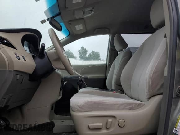 2011 Toyota Sienna LE with VIN 5TDKK3DC0BS048459, listed as a Copart auction lot 82567835 with 281,199 mi miles and Clean title. Bid and sale history available at DreamBid. Image 7.