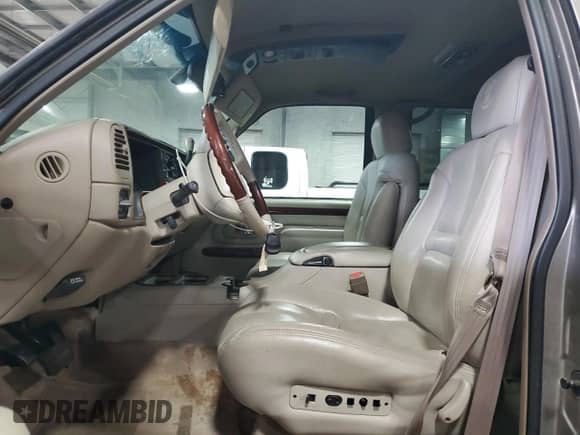 2000 Cadillac Escalade с VIN 1GYEK63R2YR183271, выставлен на аукционе Copart как лот 46654985 с пробегом 112 080 миль миль и Списание • Salvage title. История ставок и продаж доступна на DreamBid. Изображение 7.