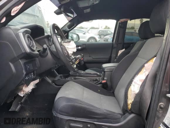 2021 Toyota Tacoma SR5 с VIN 3TMDZ5BN2MM108586, выставлен на аукционе Copart как лот 84925984 с пробегом 112 793 миль миль и Списание • Salvage title. История ставок и продаж доступна на DreamBid. Изображение 7.