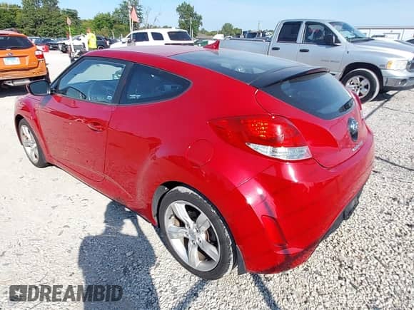 2013 Hyundai Veloster w/Gray Int z VIN KMHTC6AD7DU157057, wystawiony jako IAAI lot #43192334 z przebiegiem 120 938 mil mil oraz . Historia ofert i sprzedaży dostępna na DreamBid. Obrazek 3.