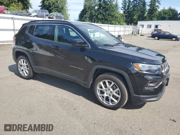 2023 Jeep Compass Latitude Lux z VIN 3C4NJDFN1PT519505, wystawiony jako Copart lot #61608545 z przebiegiem 43 581 mil mil oraz Szkoda całkowita • Salvage title. Historia ofert i sprzedaży dostępna na DreamBid. Obrazek 4.