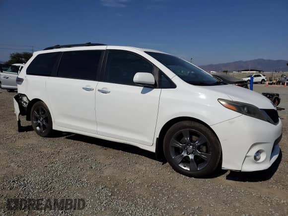 2016 Toyota Sienna SE with VIN 5TDXK3DC6GS741324, listed as a Copart auction lot 68205925 with 177,055 mi miles and Salvage title. Bid and sale history available at DreamBid. Image 4.