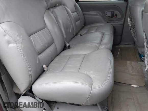 1996 Chevrolet Suburban с VIN 1GNFK16R2TJ380576, выставлен на аукционе IAAI как лот 41829017 с пробегом 151 413 миль миль и . История ставок и продаж доступна на DreamBid. Изображение 15.