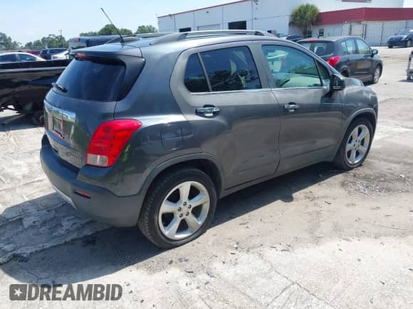 2016 Chevrolet Trax LTZ z VIN 3GNCJMSB1GL179671, wystawiony jako IAAI lot #42715210 z przebiegiem Nie podano mil oraz . Historia ofert i sprzedaży dostępna na DreamBid. Obrazek 4.