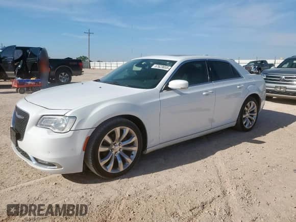 2018 Chrysler 300 Touring z VIN 2C3CCAAG0JH222755, wystawiony jako Copart lot #67623655 z przebiegiem 71 631 mil mil oraz Szkoda całkowita • Salvage title. Historia ofert i sprzedaży dostępna na DreamBid. Obrazek 1.