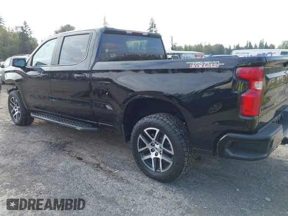 2020 Chevrolet Silverado 1500 Custom Trail Boss z VIN 1GCPYCEF5LZ368941, wystawiony jako IAAI lot #43214611 z przebiegiem 73 653 mil mil oraz . Historia ofert i sprzedaży dostępna na DreamBid. Obrazek 3.