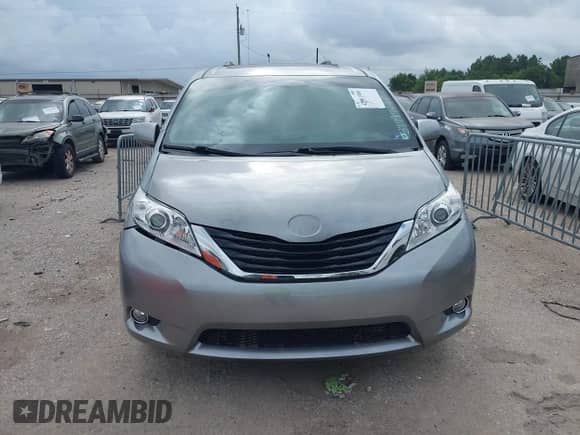 2016 Toyota Sienna XLE z VIN 5TDYK3DC5GS760841, wystawiony jako IAAI lot #42901588 z przebiegiem 69 693 mil mil oraz . Historia ofert i sprzedaży dostępna na DreamBid. Obrazek 12.