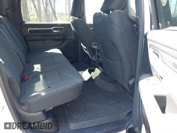 2024 Ram 1500 Big Horn z VIN 1C6SRFFT0RN150670, wystawiony jako IAAI lot #41835342 z przebiegiem 21 562 mil mil oraz . Historia ofert i sprzedaży dostępna na DreamBid. Obrazek 8.