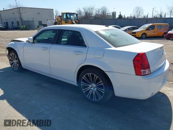 2010 Chrysler 300 S с VIN 2C3CA2CV3AH330682, выставлен на аукционе IAAI как лот 41812754 с пробегом 177 043 миль миль и . История ставок и продаж доступна на DreamBid. Изображение 3.