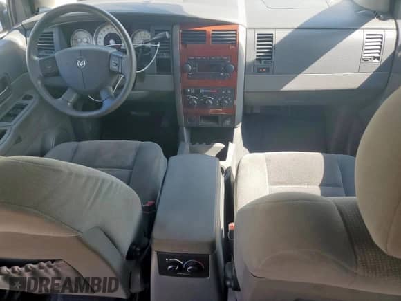 2004 Dodge Durango SLT z VIN 1D4HD48D44F144971, wystawiony jako Copart lot #68889685 z przebiegiem 338 598 mil mil oraz Szkoda całkowita • Salvage title. Historia ofert i sprzedaży dostępna na DreamBid. Obrazek 8.