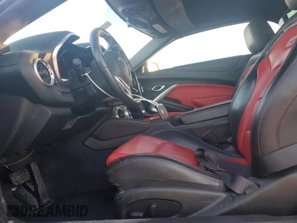 2018 Chevrolet Camaro 2SS z VIN 1G1FH3D7XJ0141020, wystawiony jako Copart lot #85850534 z przebiegiem 33 758 mil mil oraz Szkoda całkowita • Salvage title. Historia ofert i sprzedaży dostępna na DreamBid. Obrazek 7.