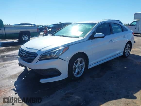 2015 Hyundai Sonata Limited with VIN 5NPE34AF2FH124029, listed as a IAAI auction lot 43447325 with 209,523 mi miles and . Bid and sale history available at DreamBid. Image 2.