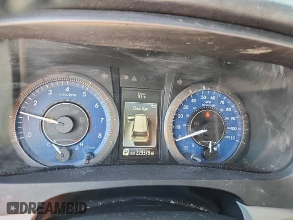 2015 Toyota Sienna XLE с VIN 5TDYK3DC6FS622465, выставлен на аукционе Copart как лот 87430055 с пробегом 229 379 миль миль и Списание • Salvage title. История ставок и продаж доступна на DreamBid. Изображение 9.