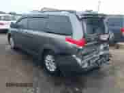 2011 Toyota Sienna XLE z VIN 5TDYK3DCXBS141094, wystawiony jako IAAI lot #42914942 z przebiegiem 170 463 mil mil oraz . Historia ofert i sprzedaży dostępna na DreamBid. Obrazek 3.