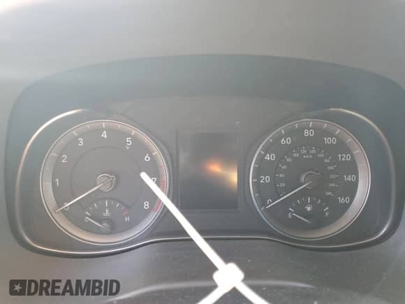 2018 Hyundai Kona SE z VIN KM8K1CAA1JU179055, wystawiony jako Copart lot #65910985 z przebiegiem Nie podano mil oraz Szkoda całkowita • Salvage title. Historia ofert i sprzedaży dostępna na DreamBid. Obrazek 9.